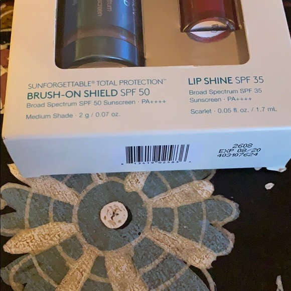 Colorescience Holiday Kit Medium NEW - Picture 5 of 5